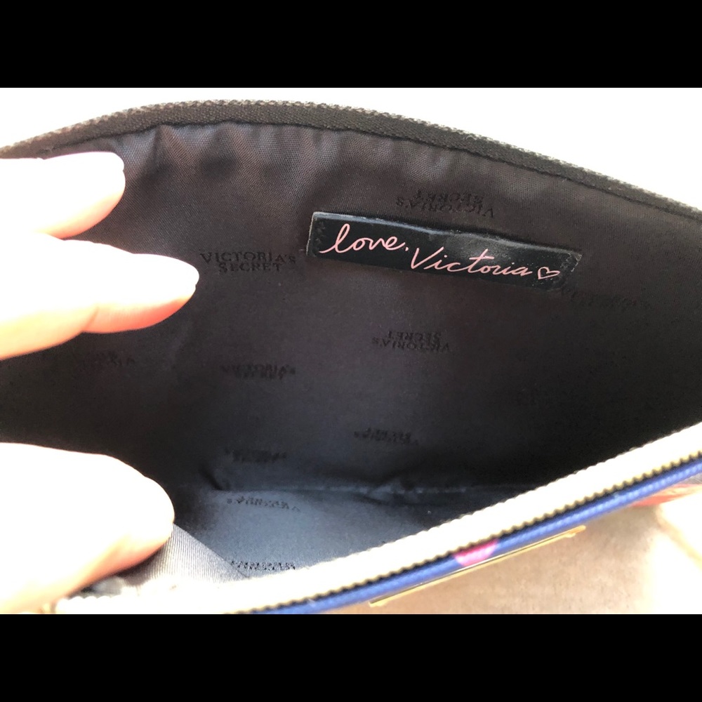 🌺Victoria’s Secret Large Wristlet Bag🌺 - Picture 4 of 9